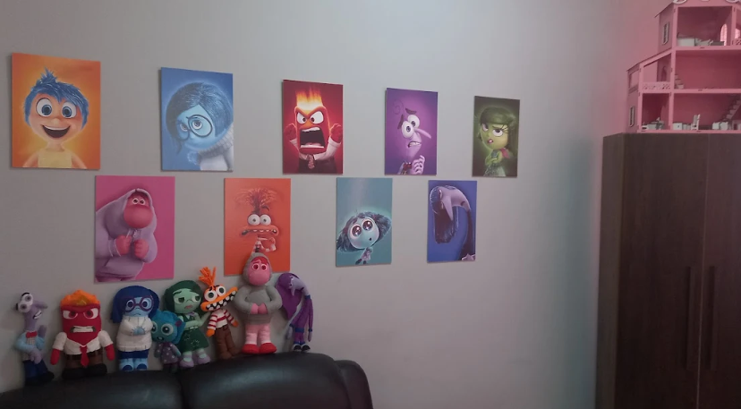 Bonecos representando emoções
